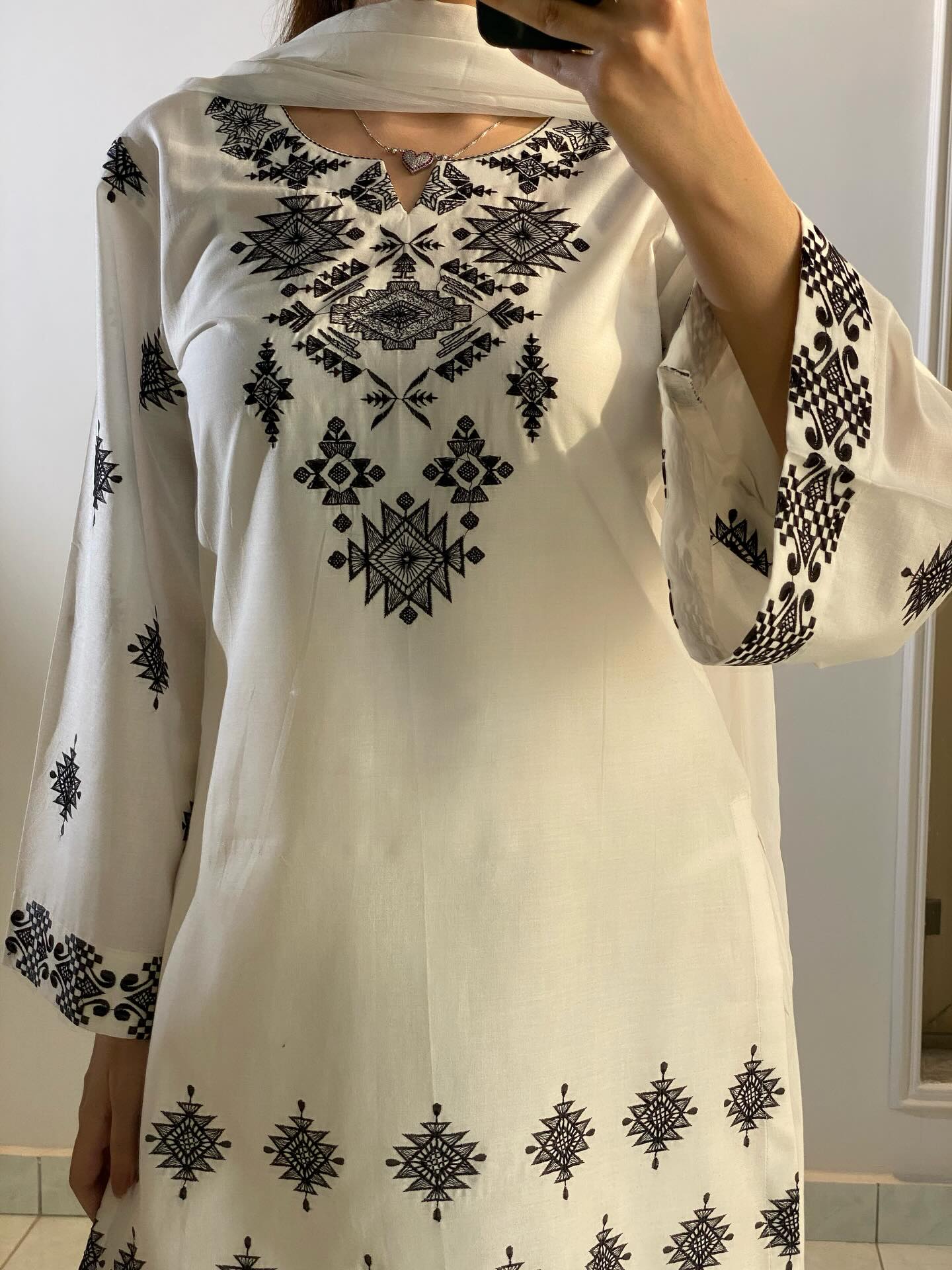 ZARA SHAHJAHAN 3PC Embroiderd Unstitched Lawn Suit Alternate