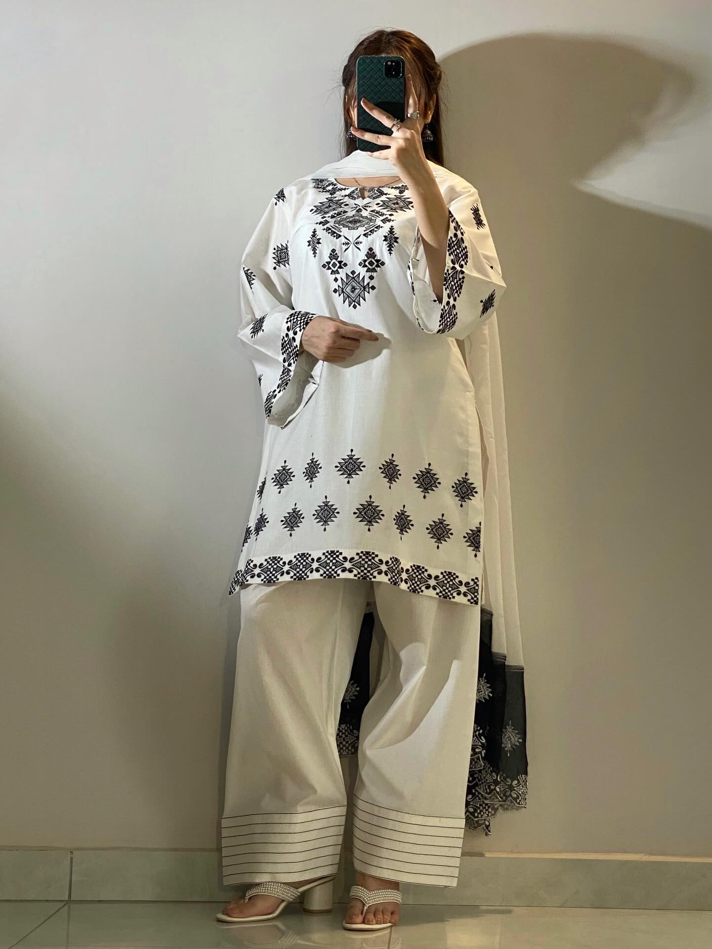 ZARA SHAHJAHAN 3PC Embroiderd Unstitched Lawn Suit